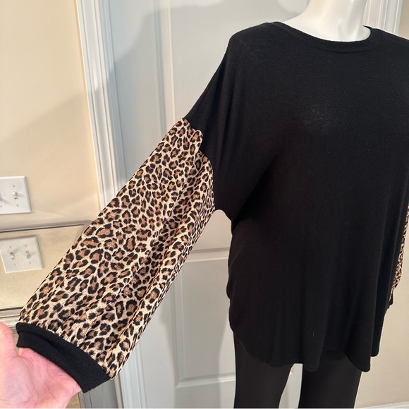 Chic Soul brand. Leopard print. Long sleeve blouse. Size 1X. - Picture 2 of 7